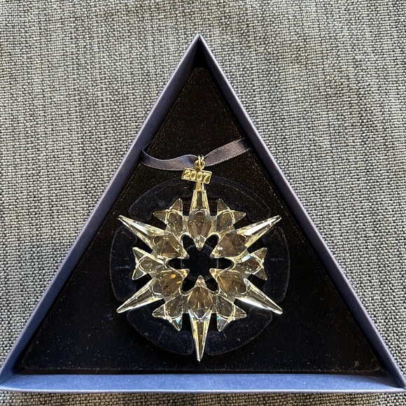 Swarovski Snowflake Ornament 2007 - Picture 4 of 8